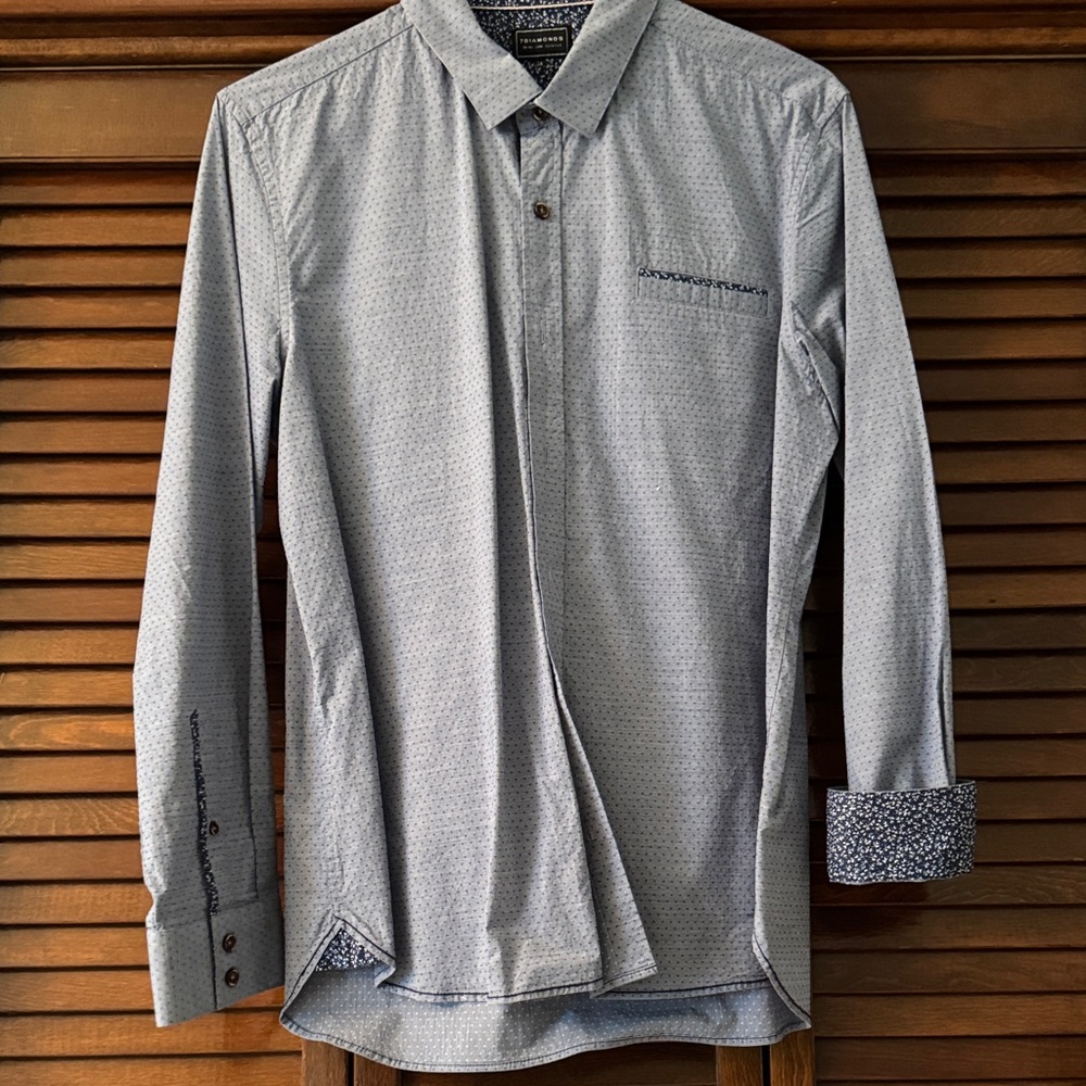 Men's Light Blue Button-Up Shirt